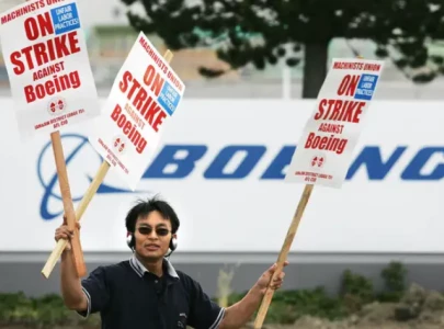 Boeing workers end strike after 38% pay hike approved